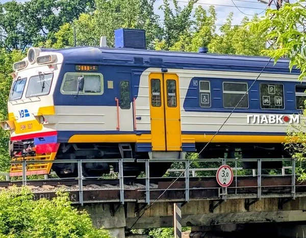Вартість проїзду у приміському поїзді складає лише 5% від реальних витрат. Озвучено справжню ціну подорожі на приміській електричці.