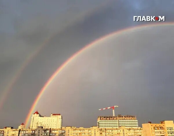 Після дощу над Києвом засяяла подвійна райдуга (фото)