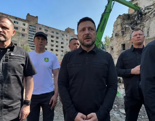 Зеленський оцінив місце влучання в житлові будівлі в столиці (відео)
