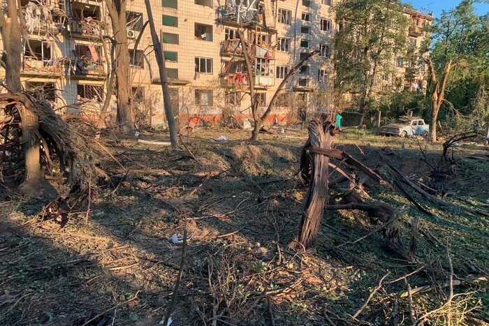 Ракетний удар по Києву: наслідки на Нивках (фото) 18 Ракетний удар по Києву: наслідки на Нивках (фото) 6