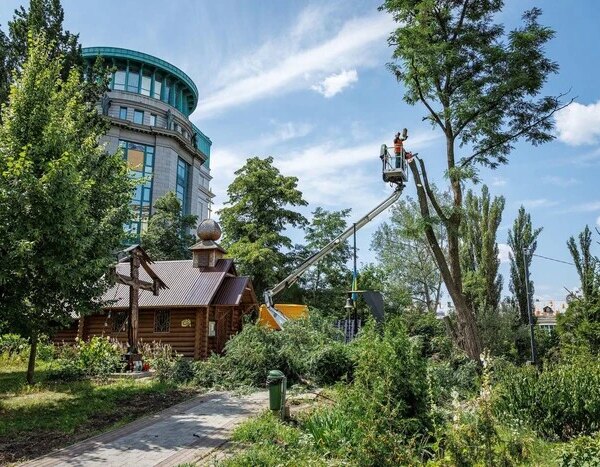 На Алеї Героїв Небесної Сотні почали облаштовувати меморіальну зону: перші світлини
