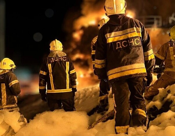 Після ракетного удару Росії по Києву палає кілька осередків загоряння