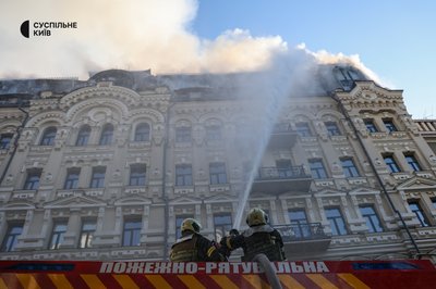 Головна 25 Руйнування житлових будівель, готелю та лікарень: наслідки російського удару в Шевченківському районі…
