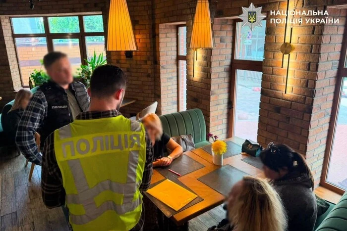 Влаштовували на навчання за хабарі: у столиці викрито двох освітянок