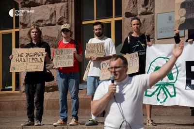 Акція протесту: кияни вимагають ввести мораторій на підвищення вартості проїзду у громадському транспорті