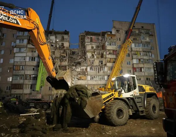 Пошуково-рятувальні операції в Дарницькому районі столиці України підійшли до завершення.