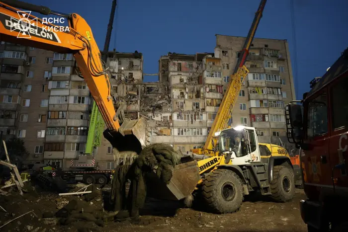 Головна 11 Пошуково-рятувальні операції в Дарницькому районі столиці України підійшли до завершення.