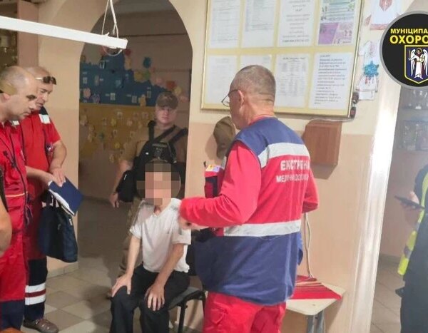 У київському ліцеї затримано чоловіка з ножем: деталі інциденту