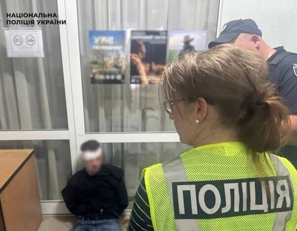 Чоловіку, який вчинив напад на лікарку під час Військово-лікарської комісії, вручено повідомлення про підозру.