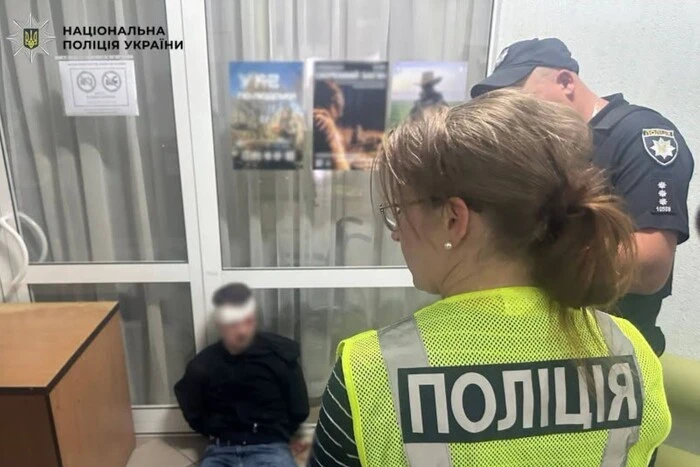 Головна 10 Чоловіку, який вчинив напад на лікарку під час Військово-лікарської комісії, вручено повідомлення…