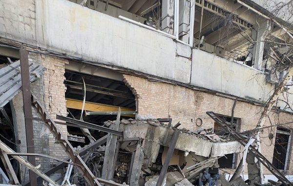 Внаслідок російського нападу на Київ постраждали будівлі видавництв «Наш Формат» і «Лабораторія».