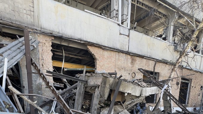 Внаслідок російського нападу на Київ постраждали будівлі видавництв «Наш Формат» і «Лабораторія». 2