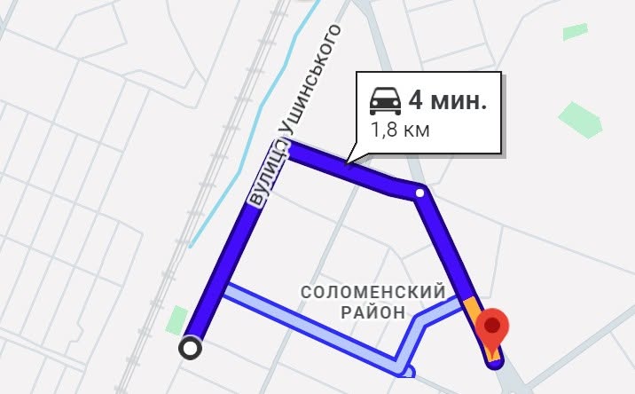 На сервісі Google Maps видно «червону» зону та масштабні затори: через оформлення автотрощі рух Чоколівським бульваром у напрямку вулиці Вадима Гетьмана й досі суттєво ускладнений