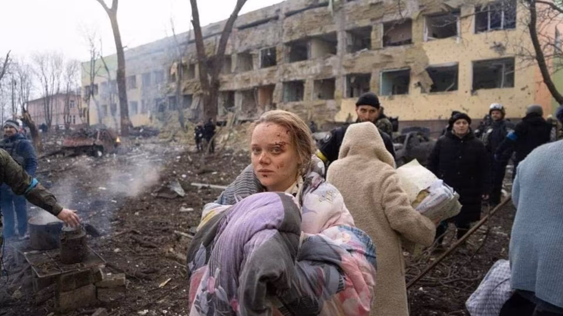 Маріуполь у фотографіях: як книги рятують місто від забуття 10 Маріуполь у фотографіях: як книги рятують місто від забуття 10