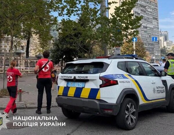 Київ зазнав нічної атаки дронів, троє осіб постраждали, уламки виявлено у двох районах