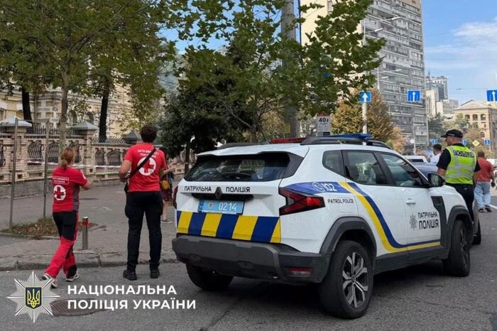 Київ зазнав нічної атаки дронів, троє осіб постраждали, уламки виявлено у двох районах 3