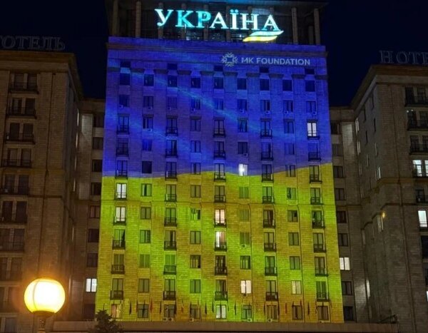 У столиці на День Незалежності замайорів велетенський український стяг.