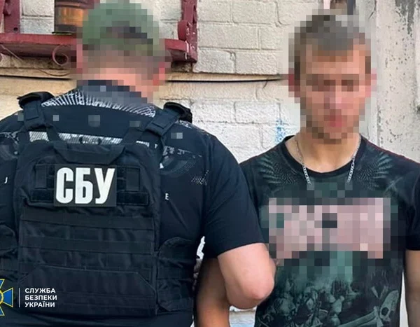 Служба безпеки України затримала російського агента, який надавав координати для ударів балістичними ракетами по Києву.