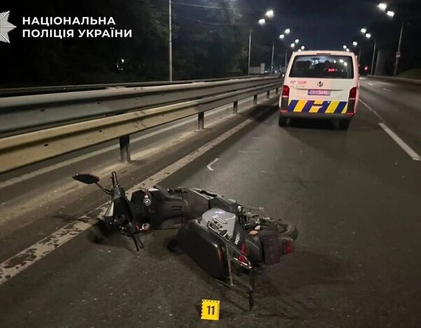Керування на червоне світло: у столиці оголошено про підозру водієві Toyota за смерть скутериста