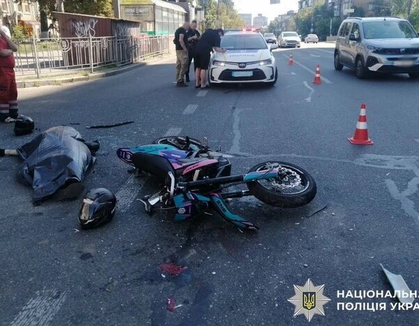 Смертельна аварія в Голосіївському районі Києва: трагічно загинув 26-річний водій мотоцикла.