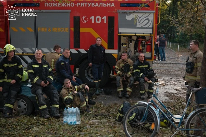 Головна 8 Наслідки російської атаки на Київ ліквідовано. Врятовано 105 осіб.