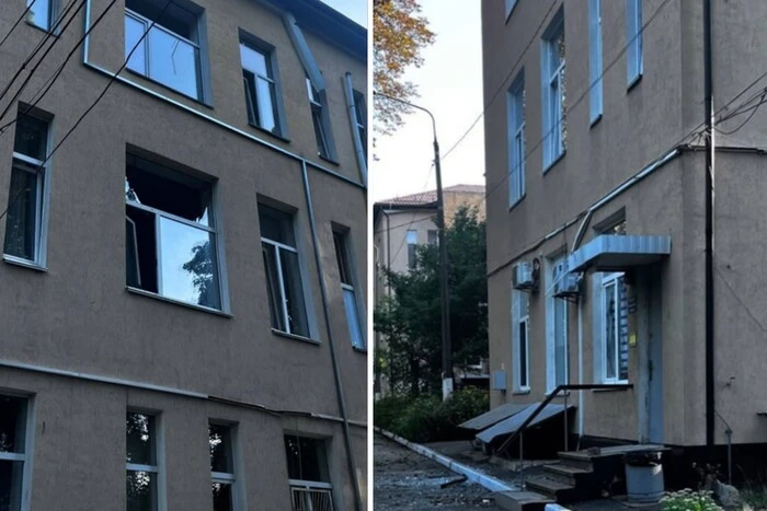 На подвір'ї дитячої лікарні у Києві утворилися дві вирви після нічної атаки (відео)