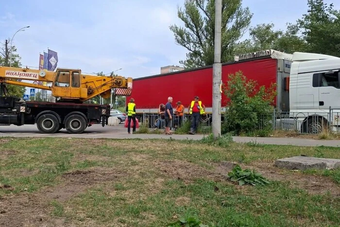 Роз'яснення влади щодо присутності важкої техніки неподалік парку в Теремках 19 Роз'яснення влади щодо присутності важкої техніки неподалік парку в Теремках 13