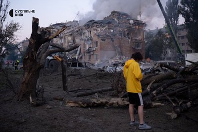 800 пошкоджених внаслідок російської агресії будинків: як триває відновлення Дарницького району Києва