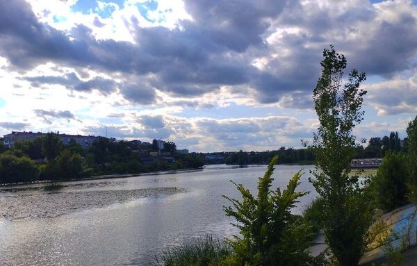 Дощ, град і ризик пожеж: чого очікувати від погоди в столиці та області