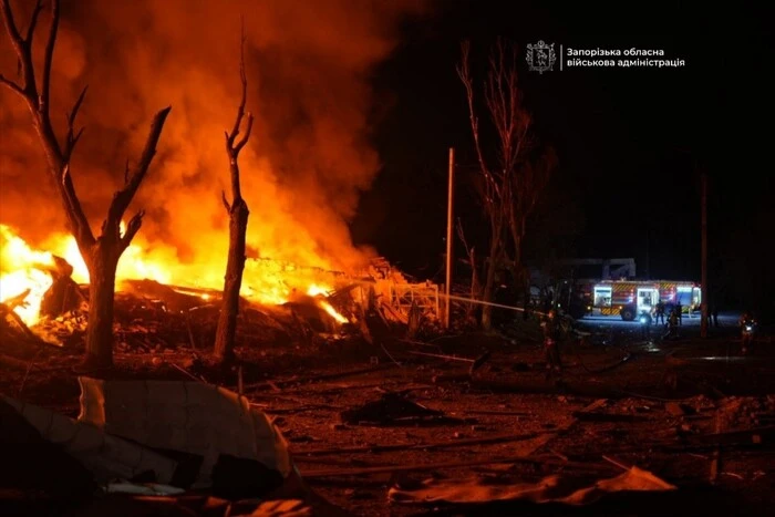 Головна 11 Російські війська завдали ударів по Києву та Запоріжжю, спричинивши руйнування та травми…