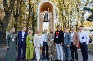 У столиці України вперше за майже вісім століть пролунав звук дзвона Десятинної церкви. 24