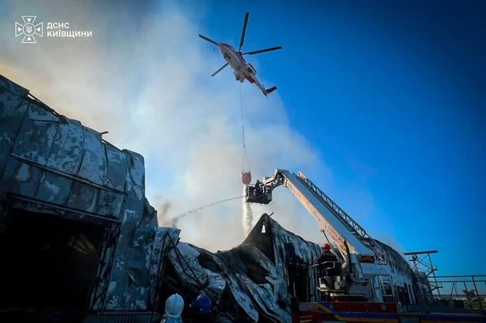 Ліквідація наслідків атаки на Київщину: рятувальники показали ситуацію на об'єктах (фото) 7