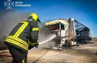 РФ атакувала парковку на Київщині, є жертви та постраждалі (актуалізовано) 7