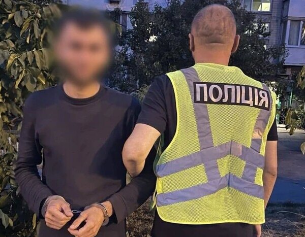 У Києві злочинці викрали з помешкання жінки похилого віку близько 750 тисяч гривень.