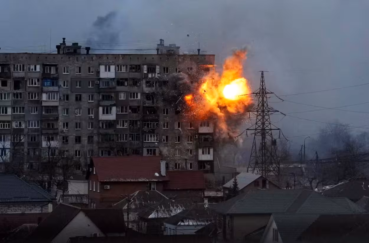 Маріуполь у фотографіях: як книги рятують місто від забуття 13 Маріуполь у фотографіях: як книги рятують місто від забуття 13