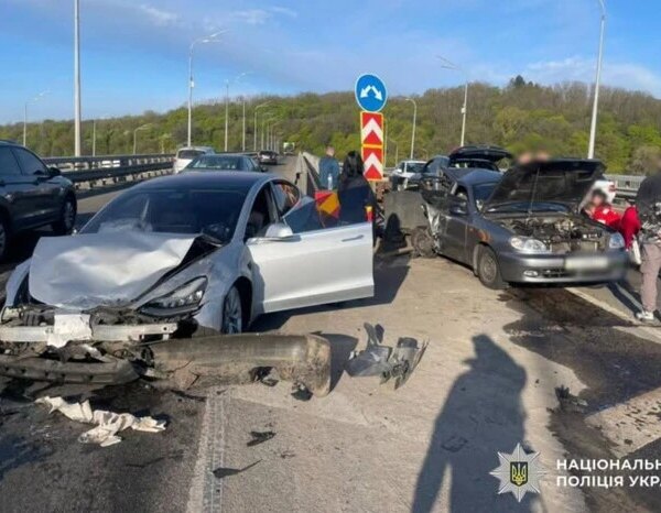 Смертельна аварія на Дарницькому мосту: обвинувальний акт щодо водія Tesla передано до суду