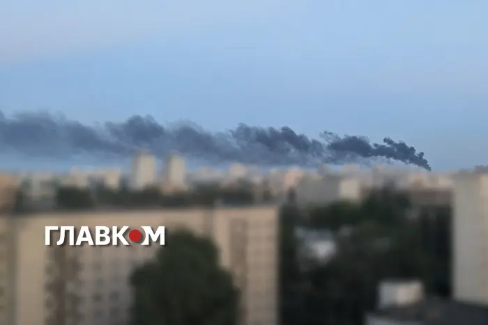Окупанти знову вдарили по Києву. Уламки впали на бізнес-центр: є загиблий (оновлено)