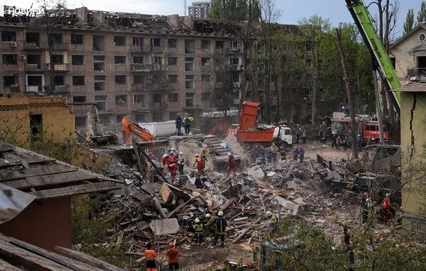 Понад 500 пошкоджених та 9 зруйнованих осель: відновлення Святошина після ворожих атак