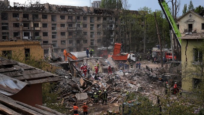 Понад 500 пошкоджених та 9 зруйнованих осель: відновлення Святошина після ворожих атак 2