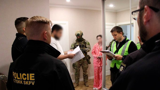 Головна 16 У Києві викрито великий шахрайський кол-центр, який обманув громадян ЄС майже на…