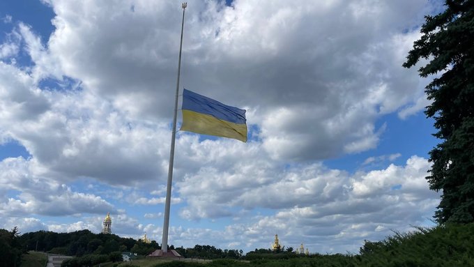 Державний стяг України було опущено. Яка причина цього?