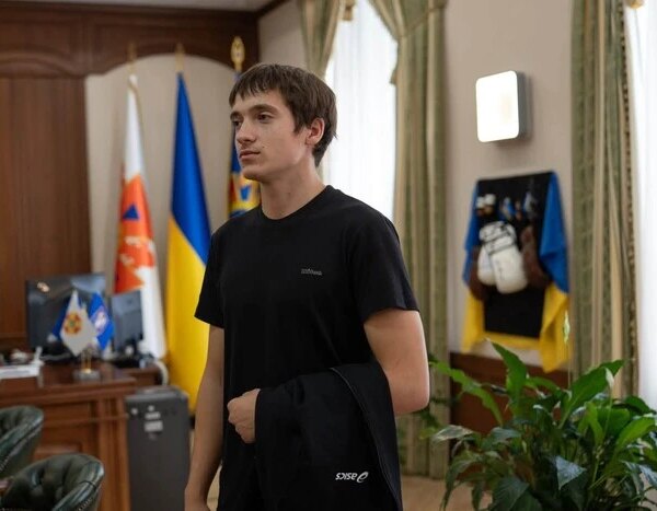 Рятувальники столиці нагородили підлітка за сприяння після ракетного обстрілу 14 травня