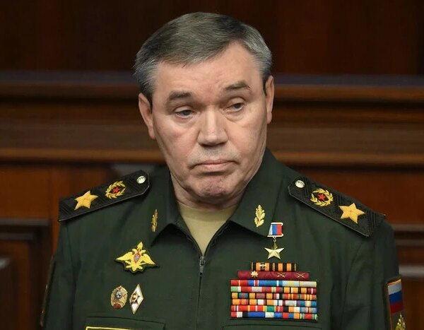 Затвердив цивільні мішені для нападів на Київ. Герасимову вручено повідомлення про підозру.