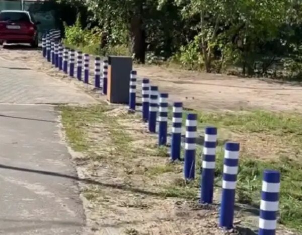 Обмежено в’їзд на відпочинкову територію «Наталка» в Києві за допомогою паркувальних стовпчиків (відео)