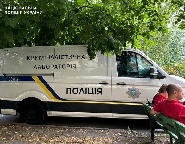 У хостелі на Лівому березі чоловік зарізав сусіда ножем у серце.