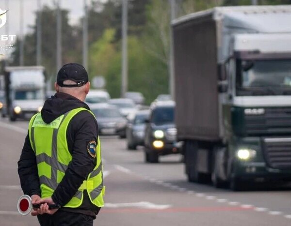 На Київщині посилено перевірку вантажних автомобілів: через високі температури діють обмеження.