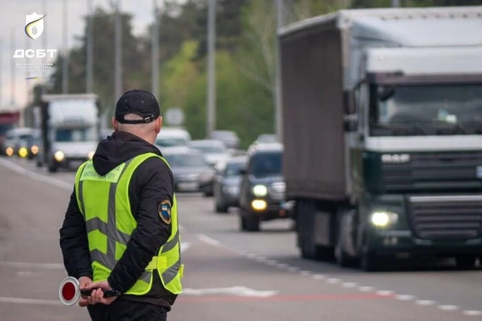 У Києві та області посилено контроль за вантажівками: через спеку діють обмеження