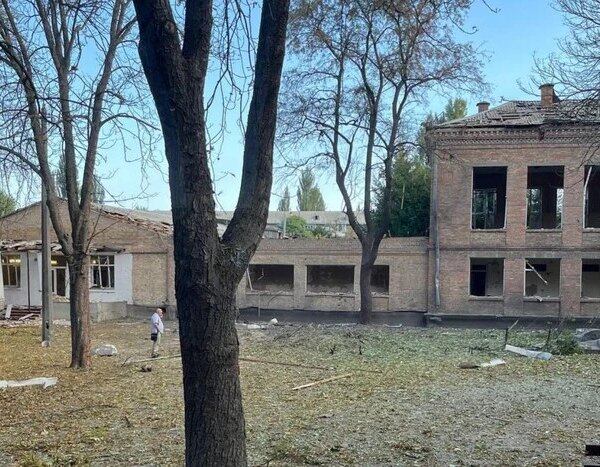 Гімназія в Києві, яка постраждала від атаки, не відновить роботу 1 вересня: місце навчання для учнів.