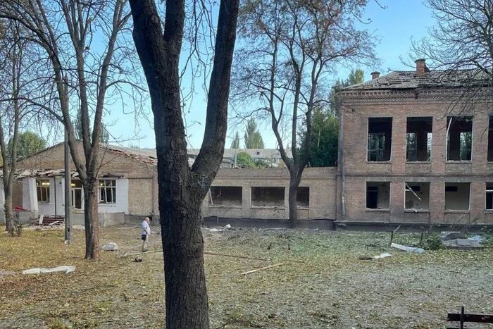 Пошкоджена через атаку гімназія у Києві 1 вересня не відкриється: де навчатимуться діти