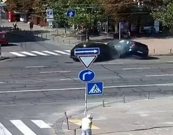 ДТП за участю двох BMW у столиці: правоохоронці оприлюднили кадри з місця події